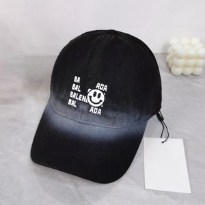 Designer Luxury Classic Baseball Cap Smiley Letter Printed Beach Hat Multifunktionella herr- och kvinnors avslappnade hatt Stylish Cowboy Hat Sun Shade