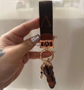 2024 Keychain Designer Key Chain Luxury Keychains Men Keyring Brown Leather Dragonne Multicolor Women