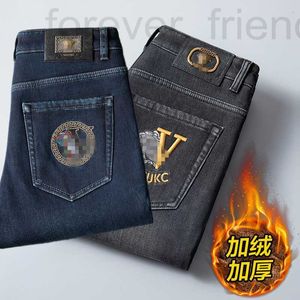 Mäns jeans designer vinter plysch och tjocka denim mäns koreanska stretch rakt montering av high-end crystal sammet medusa broderade byxor wlur