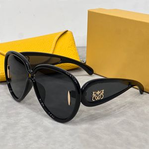 Designer Sonnenbrille Trendige Mode -Sonnenbrille für Frauen hochwertige Herrenbrille mit vier Kapitalblumenschernschriften