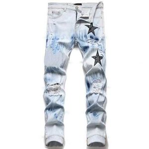 Mens Jeans European Jean Hombre Letter Star Men broderi lapptäcke rippade för trendmärke Motorcykelbyxa Mens Skinny1