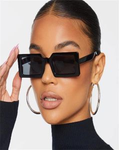 Occhiali da sole Designer di lusso Black Square Women Men 2022 Trendy Piccolo rettangolo Sun occhiali da sole per femmine Extetics Extetics Glasse4393517