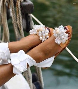 Pantofole 2024 Summer Women Pearl Decoration Sandals Casual Flat Solid Outside Indossare Scarpe femminili Plus Times 35-43