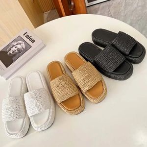 2023 NewTriangle Straw Weave Slipper Sandal Platform Raffias Slippers Designer Womans Mens Summer Flat Heel Casual Flip Flops