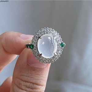 Nuovo anello di giadeita bianco naturale in stile cinese Crystal Crystal con superficie uovo scintillante e tipo di ghiaccio