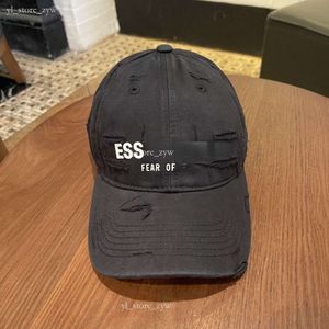 ESS HAT BALL CAPS Perforated Duckbill Caps för män och kvinnor Summer Baseball Cap Instagram Trendy Hats Student Sun Hats mångsidiga essen 6808