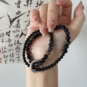 Geomancy -Accessoire wie Fischwasser, Sicherheitsschnalle des Koi ist doppelt geschleifendes schwarzes Perlenarmband mit einem einfachen und Nischendesign im chinesischen Stil