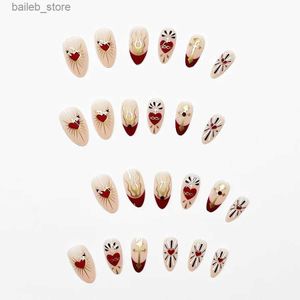 Ложные ногти 24pcs Baroque Heart Fake Nails Red French Almond Press на ногтях Полное покрытие.