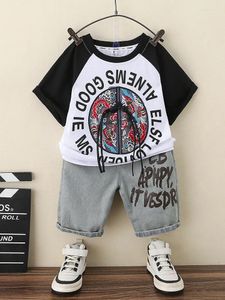 Одежда набор дизайна бренда 2024 летняя детская одежда для мальчиков для мальчиков детские футболки футболки 2 шорты 2 набор для малышей костюмы