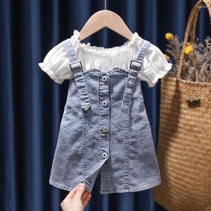 Kläderuppsättningar Söt barns denimklänning 2-stycken Set Girl's 2024 Summer PeTed Ruffles Kort ärm T-shirt Single Breasted Camisole kjol