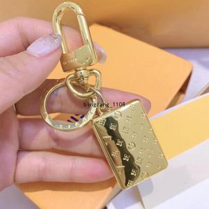 Key -chave de chave de metal de alta qualidade Chainias de carros de moda Correios Acessórios de bolsas Brand Brand Creative Luxury Keychain Envelope Circle Key Ring