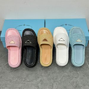 Summer Fashion Leisure Beach Sole grosso de skate skate slippers feminino no topo da linha Design de fundo plano High Heel Mark Show Herringbone Meio Slippers