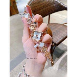 Novo Luxo de luxo de luxo Craft feminino Feminino Delicado Chain Watch impermeável Lucky Lucky Fours Clover WatchA25 824