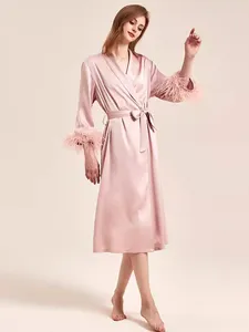 Abbigliamento da casa personalizzato di alta qualità seta pura elegante abito da sonno da donna elegante con piuma