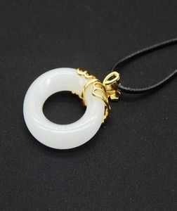 Natural Xinjiang Kunlun White Jade Quartz Rock Jade Anello di pace Pendant intarsiata Peace Circle Women039s Sighizzera Chain77731079