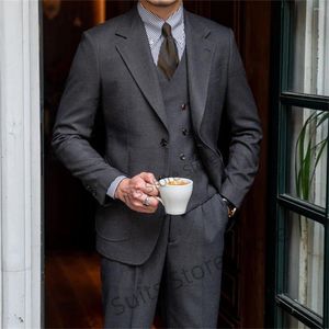 Męskie garnitury biznes ciemnoszary elegancki dla mężczyzn Slim Fit Wedding Groom Tuxedos 3 sztuki Zestawy klasyczne kurtki podwójnie wybuchowe spodnie kamizelki