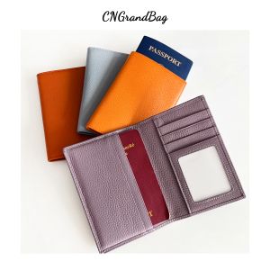 Plånböcker Anpassade bokstäver äkta Pebble Leather Passport Holder Travel Accessories Plånbok Multicard Slot Cardholder Passport Cover