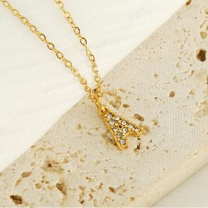 Collana iniziale per donne o ragazze 18k oro collana placcata in oro collana a-n collana di girocollo alla moda alla moda personalizzato Piccolo regalo della collana iniziale (A)