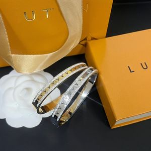 Women's Luxury Charm Bangle Bracelet New Couple Women's Designer Gift Bracelet High Quality Silver Plated Clover Bangle With Box