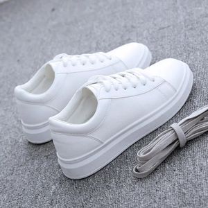 Buty swobodne platforma mody mody Sneaker koszyk femme żółta koronka 2024 designerskie trampki kobiety