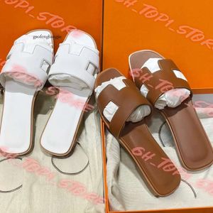 Designer Slides Sandals Women Beach Slippers äkta Leather Classic Brand Luxury Summer Oran Sandaler Män Kvinnor med damm 487 66