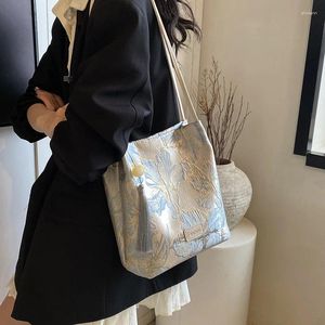 Axelväskor trendiga broderi fläckar hink handväskor och förföljer kvinnor crossbody kinesisk stil messenger väska hög kvalitet