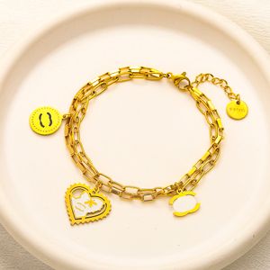 Klassische Armbänder Armreifen Hochqualität 18 Karat Gold plattiert Edelstahl Herzbrief Anhänger Liebhaber Geschenk Armband Manschettenkette Frauen Armband für Geburtstagsgeschenke