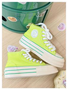 Casual Shoes Summer Tjock Sole Women Solid Color Canvas High Top Girl Students Middle Cut Sneakers spetsar mjuk innersula