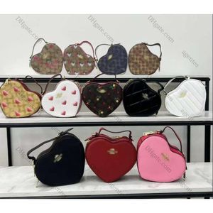 Fashion Heart-shaped Lovely Shoulder Bags for Women Pu Leather Female Crossbody Bags Vintage Casual Hand Bags