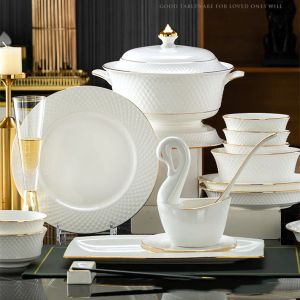 Sets goldene Randporzellan weiße Dinnerschalenplatten Set Set Set geprägt Fine Bone China Essgeschirr Luxusgeschirrsets Sets