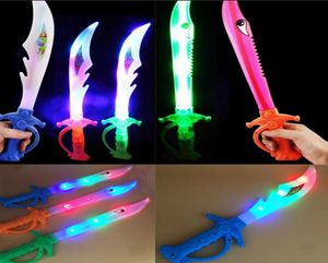 Glödande lyser upp Shark Sword Kids Toy 15 tum leksak blinkande LED -lampor Buccaneer Swords Halloween Dressup Costume Accessories2398542