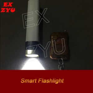 Control Escape Room Articoli Smart Flashlight Crea un'atmosfera terrificante mediante telecomando a giocatori spaventosi Haunted House Prop ex Zyu