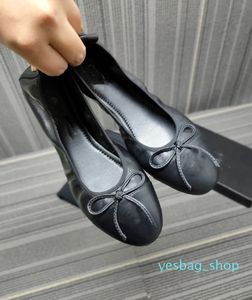 Ballet Dress Shoes Bowtie Satin womens loafers Paris Vintage Fashion designer Classic flat heel comfortable Dancing shoe Ballet Flats factory footwear