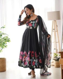 Etnik Giyim Güzel Siyah Salwar Kameez Pakistanlı Kadın Düğün Giyim Anarkali Elbise Setleri