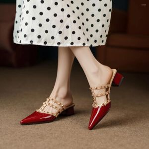 Slippers europeu e americano Baotou meio feminino feminino Sapatos Muller Sapatos Quadrado Sandálias Altas Mulheres
