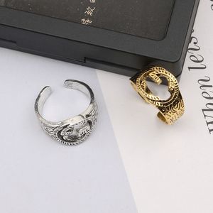 Der neue Double G Retro Vintage Vintage Striped Ring mit vertikalen Zahnrädern, einfache und luxuriöse, personalisierte High-End-Frauen- und Männerpaarstil.