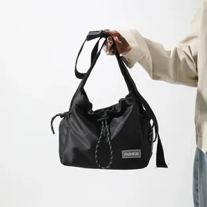 Axelväskor kvinnor avslappnad crossbody väska feamle nylon vattentät stor kapacitet reser koreansk designer shoppare svart tote