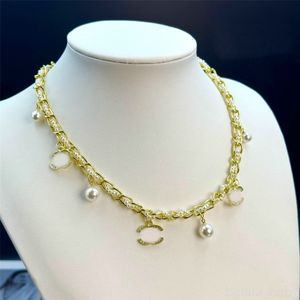 Designerskie naszyjniki Choker retro elegancja łańcuch pereł Naszyjnik dla kobiet w łańcuchu biżuterii