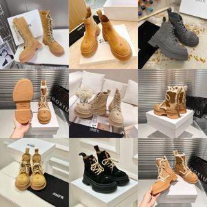 2024 Designer Boots Popüler Modeli Kadınlar Kısa Boot Boot Luxury Tepes Kadın Parti Kalın Topuk Boyut 35-40 Yürüyüş Çöl Smfk Gai Siyah