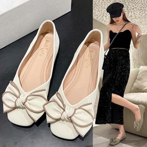 Buty swobodne 2024 Fasolka miękka Sole Sole Anti Slip Fairy Style Bow Bow Oni Wszechstronne Mary Jane Small Leather