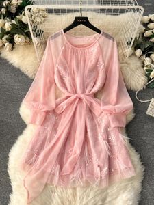 Vestidos casuais espumlina luxuros chique de vestido anual diariamente use penas com lantejoulas de lantejoulas femininas femininas férias fofas fofas primavera primavera