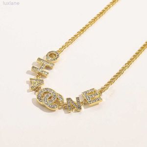 2023 Luxury Designer Pendant Necklaces Stainless Steel Classic Simple Geometric Letter Crystal Rhinestone Necklace Chain Women Wedding Jewelry Acces
