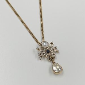 Nya designade skallar Spider Pendants Kvinnor Halsband Ladies Vintage Brass Halsband Earring Designer Smycken 035253J