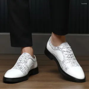 Klänningskor Herrbröllopspetsade patentläder snörning höst affärsformell oxfords lyx trend chaussure homme