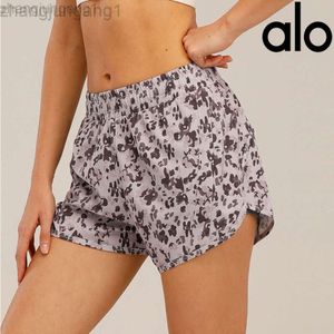 Desginer Alooo Yoga Woman Pant Top Women Breathable and Anti Glare Outdoor Casurunning Shorts Womens Fitness Hot Pants