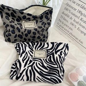 Kosmetiska väskor makeup väska kvinnor leopard zebra påse duk blixtlås smink resor tvätt arrangör skönhet fodral