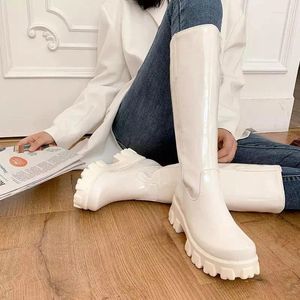 Botlar 2024 Sonbahar Kadın Diz Yüksek Kadın Deri Deri Moda Platform Ayakkabı Blok Topuklu Katı Kayma Bayanlar Ayakkabı