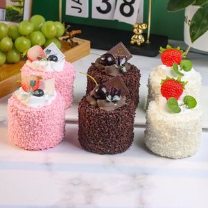 Dekorativa blommor 1st Simulering av Black Forest Cake Model Ornaments Ins Soft Food Pography Props Exhibition Window Decoration Dessert