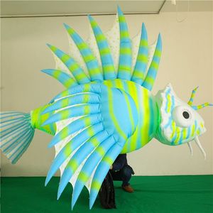 2m 6,5ft färgglad uppblåsbar ballong fisk docka gatabler ballongkonstparad för musikannonsering juldekoration