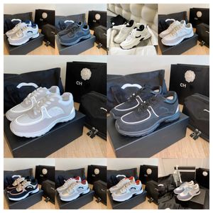 Ny lyxdesigner ChannelShoes Chanells skor svart vit avslappnad utanför kontoret låga män kvinnor mode tränare modeplattform sneakers